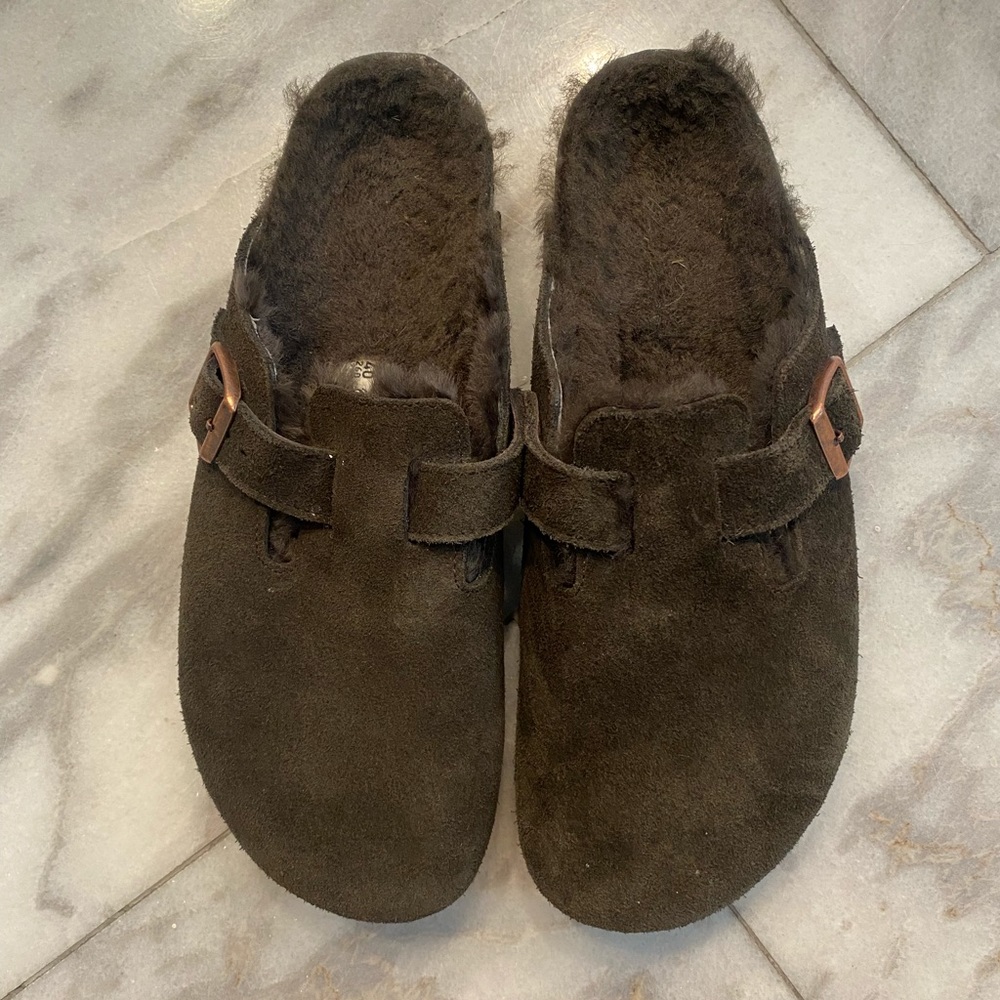 Shearling Birkenstock open-back clogs